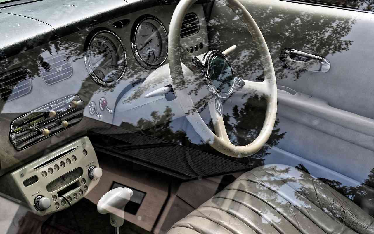 Unutrašnjost automobila, volan menjači i sedišta
